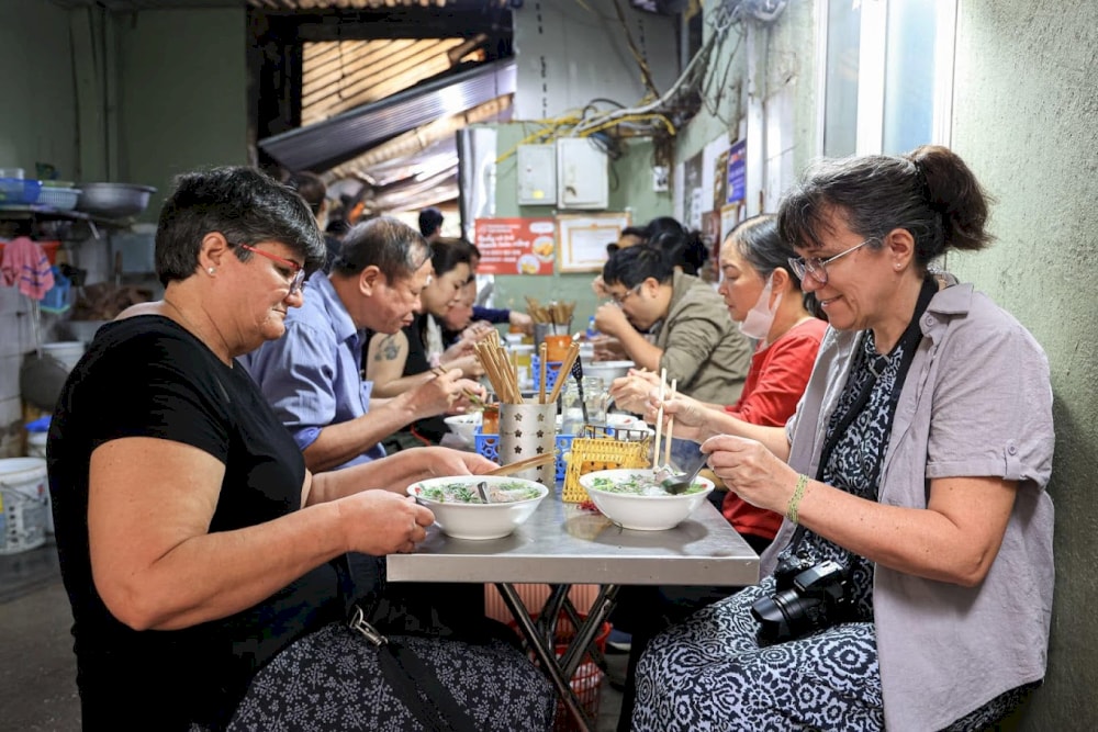 Seating inside the Dinh Tien Hoang location is quite limited